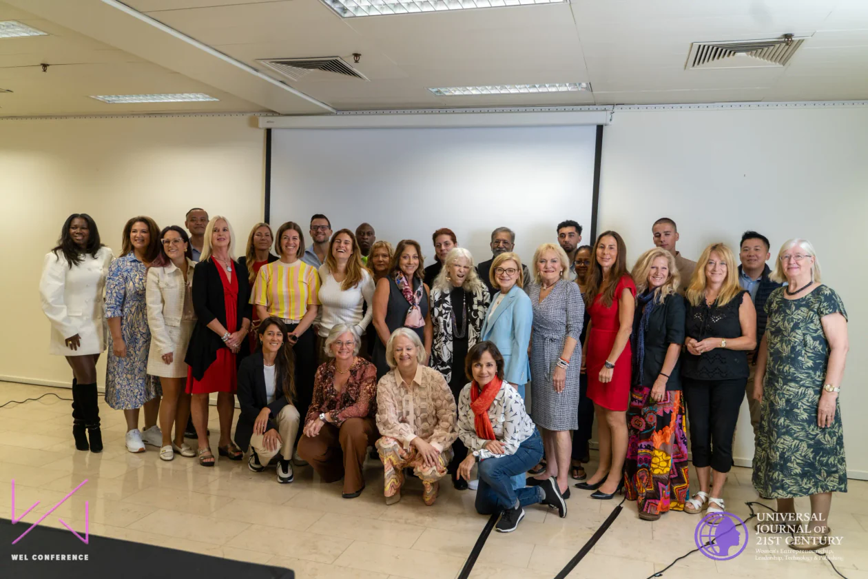 Sandeep Amar Guppta with conference participants at WEL Porto